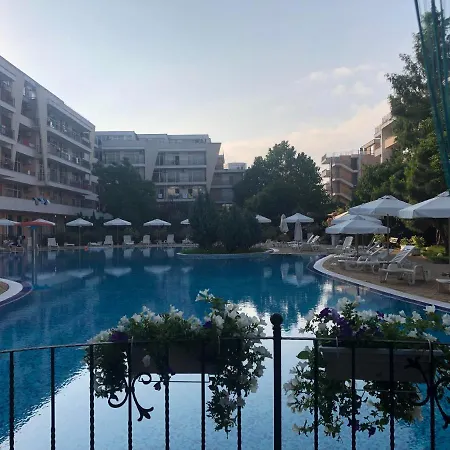 Menada Grand Kamelia شقة